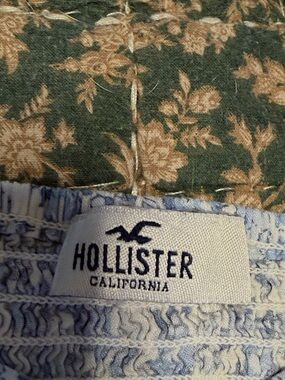 Hollister Light Blue Floral Puff-Sleeve Tie-Front Crop Top